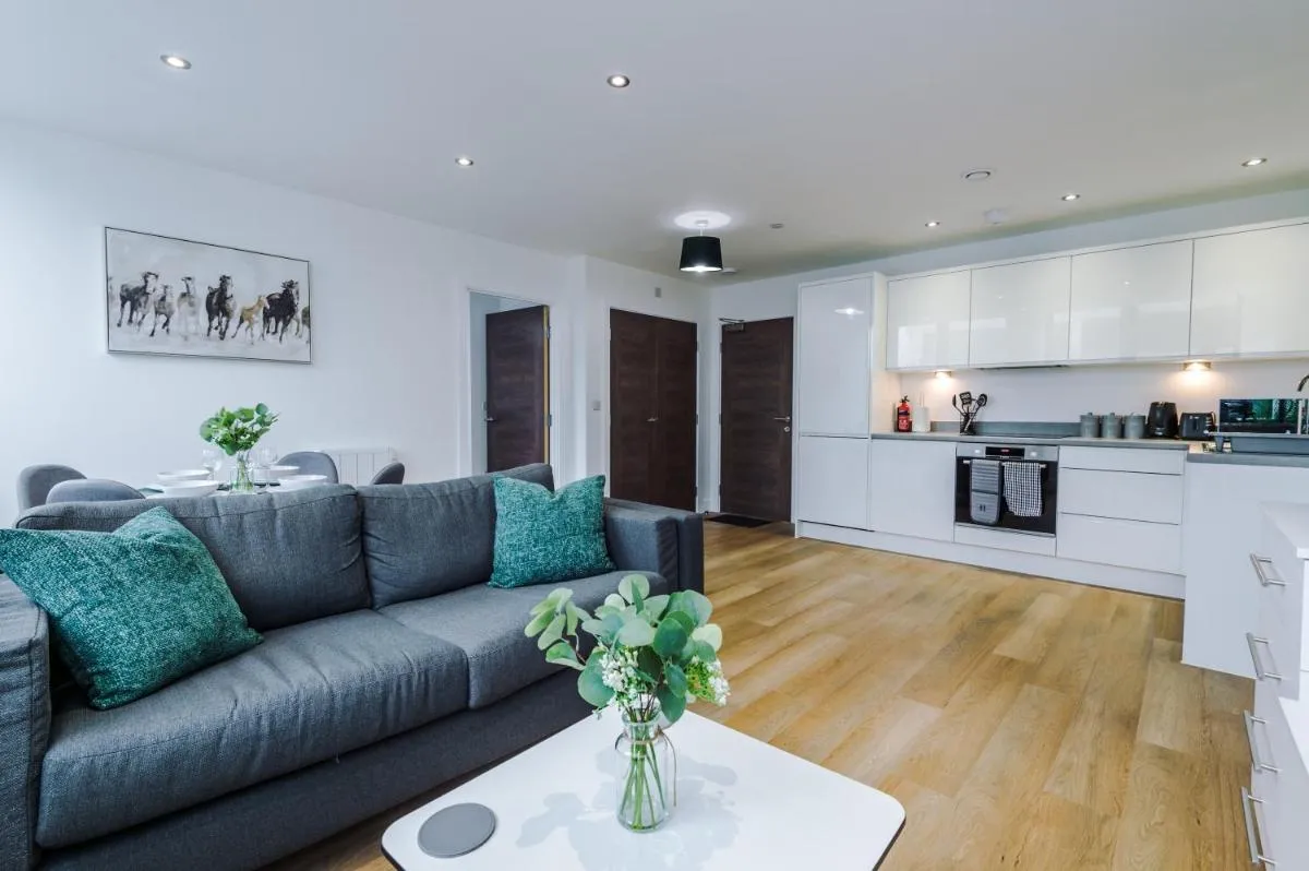 Image 4 of NEW! Stylish 2-bed apartment in Manchester by 53 Degrees Property – Amazing location, Ideal for Small Groups – Sleeps 4!