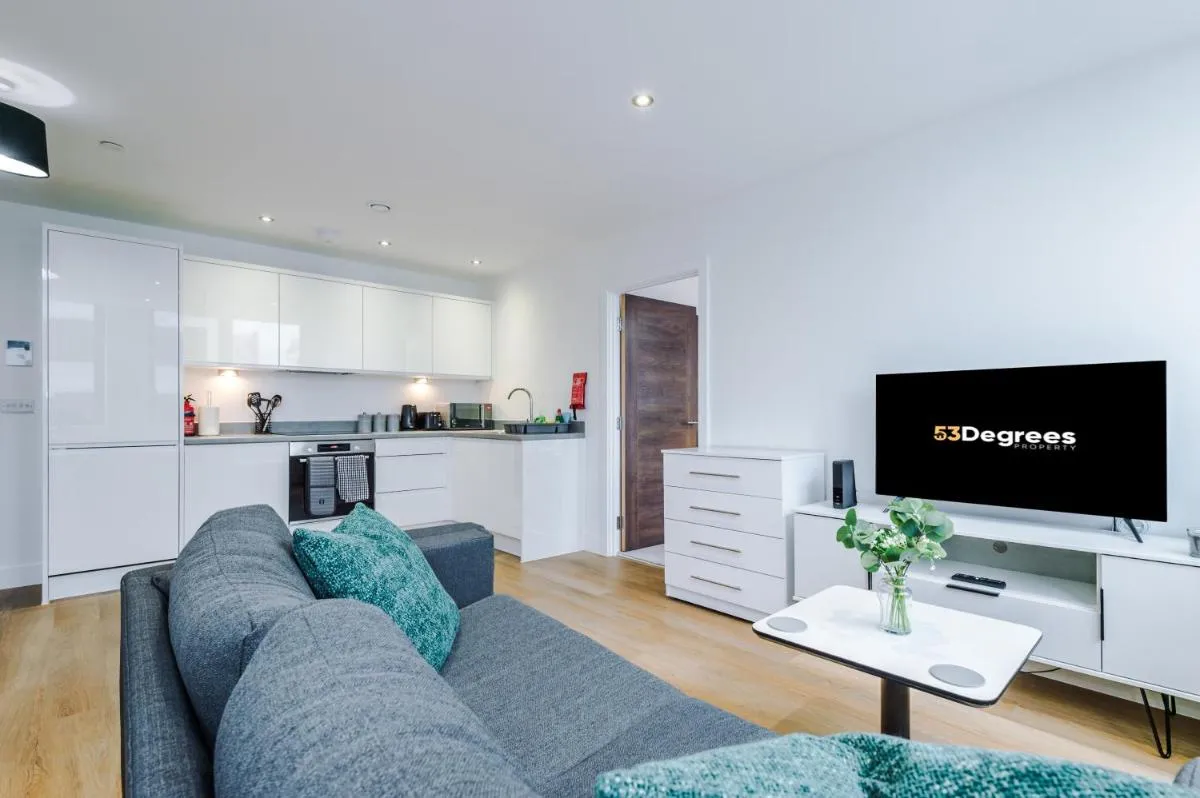 Image 3 of NEW! Stylish 2-bed apartment in Manchester by 53 Degrees Property – Amazing location, Ideal for Small Groups – Sleeps 4!