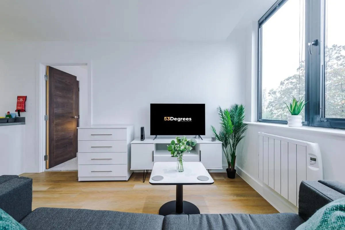 Image 2 of NEW! Stylish 2-bed apartment in Manchester by 53 Degrees Property – Amazing location, Ideal for Small Groups – Sleeps 4!
