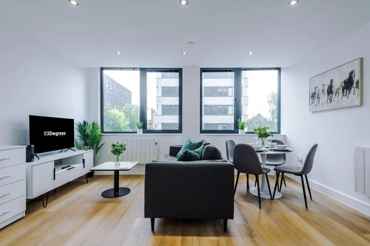 Image 5 of NEW! Stylish 2-bed apartment in Manchester by 53 Degrees Property – Amazing location, Ideal for Small Groups – Sleeps 4!