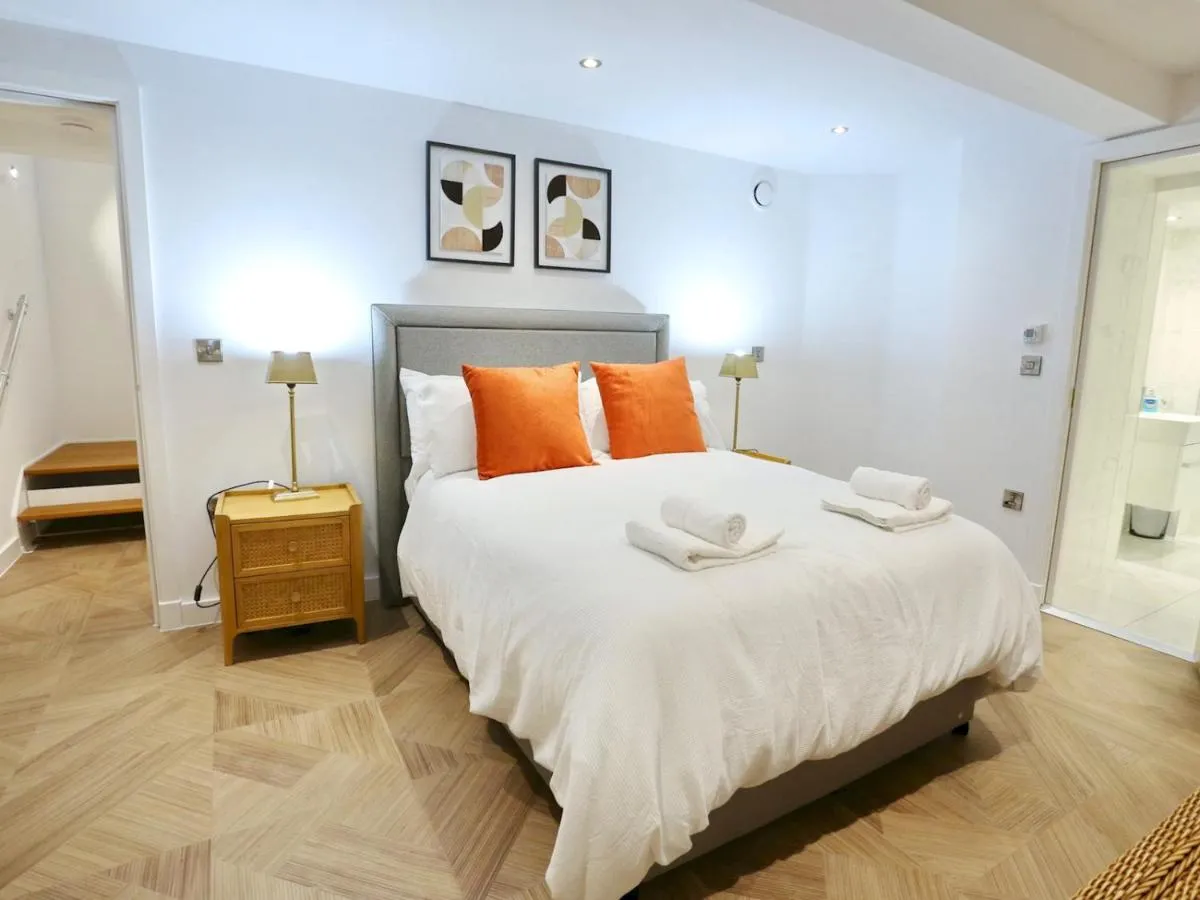 Image 3 of New Build Duplex Minutes From City Centre Pass the Keys