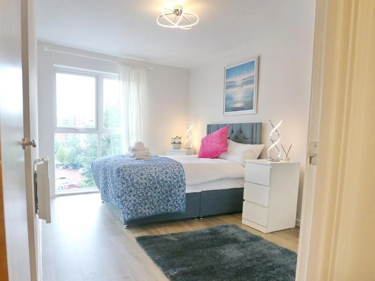 Image 1 of New Refurb Mins From Coop Man City Park For Free Pass the Keys