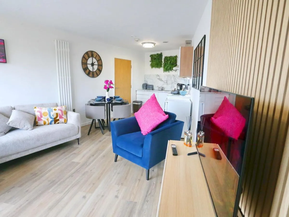 Image 5 of New Refurb Mins From Coop Man City Park For Free Pass the Keys