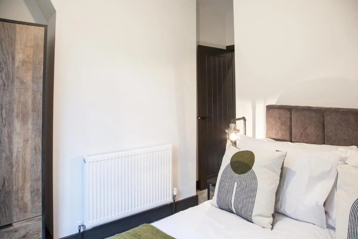 Image 6 of New! Stylish & Modern Home With Free Parking! Book Now!