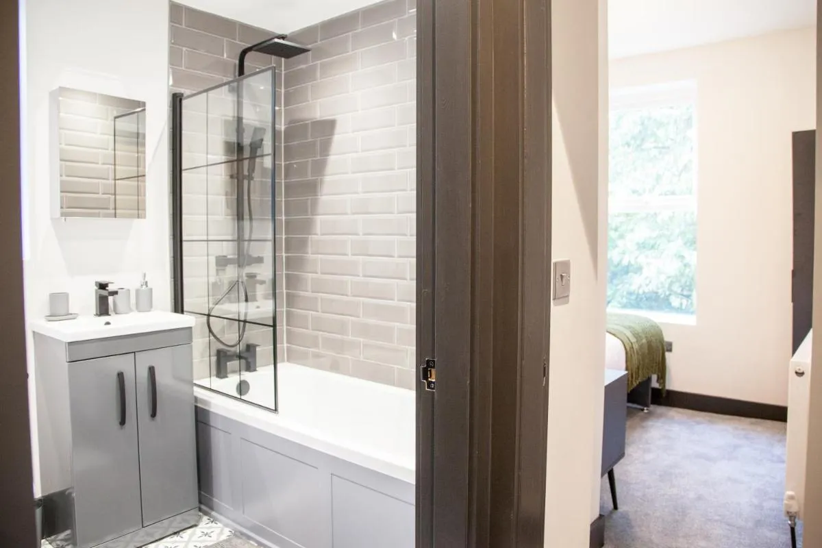 Image 3 of New! Stylish & Modern Home With Free Parking! Book Now!