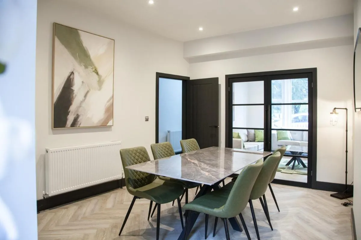 Image 5 of New! Stylish & Modern Home With Free Parking! Book Now!