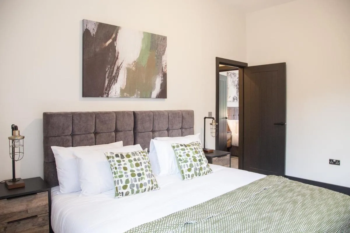 Image 4 of New! Stylish & Modern Home With Free Parking! Book Now!