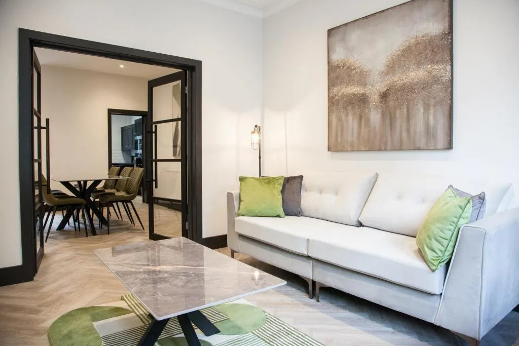 Image of New! Stylish & Modern Home With Free Parking! Book Now!