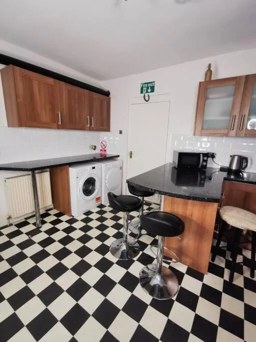 Image 3 of Old Trafford City Centre Events 4 Bedrooms 6 rooms sleeps 3 – 8