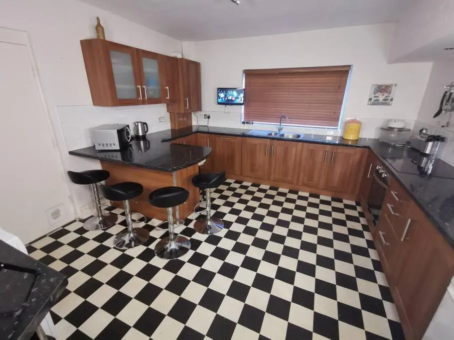 Image 2 of Old Trafford City Centre Events 4 Bedrooms 6 rooms sleeps 3 – 8