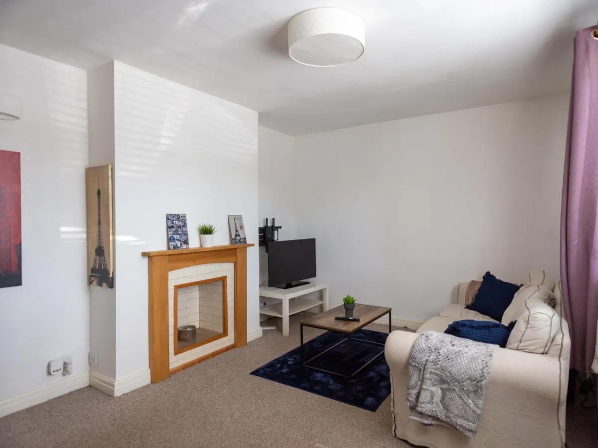 Image 2 of Pass The Keys Spacious 3-Bed House with Garden in Leafy South Manchester