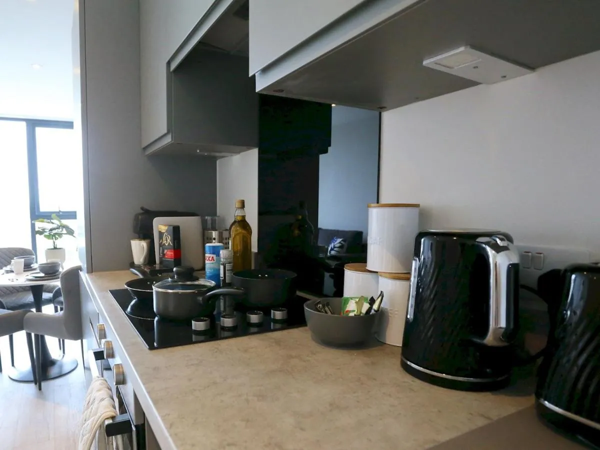 Image 4 of Pass the Keys 9th Floor Flat 24hr Shop At Base Pets Allowed
