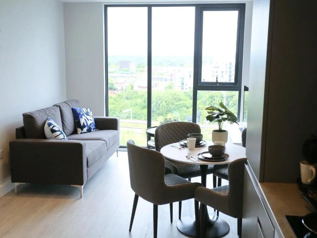 Image of Pass the Keys 9th Floor Flat 24hr Shop At Base Pets Allowed