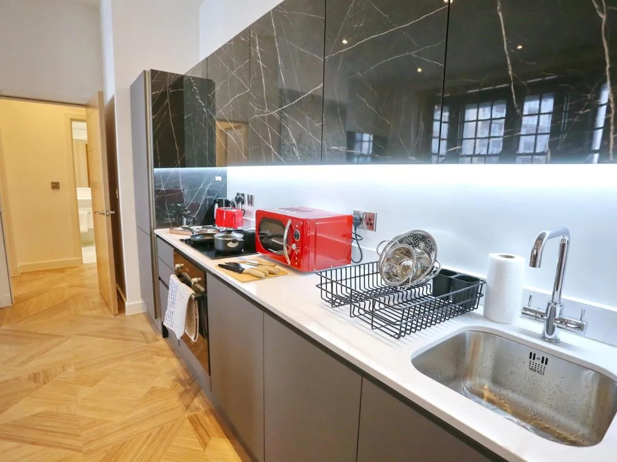 Image 3 of Pass the Keys Beautifully Restored 3 Bed Flat In City Centre