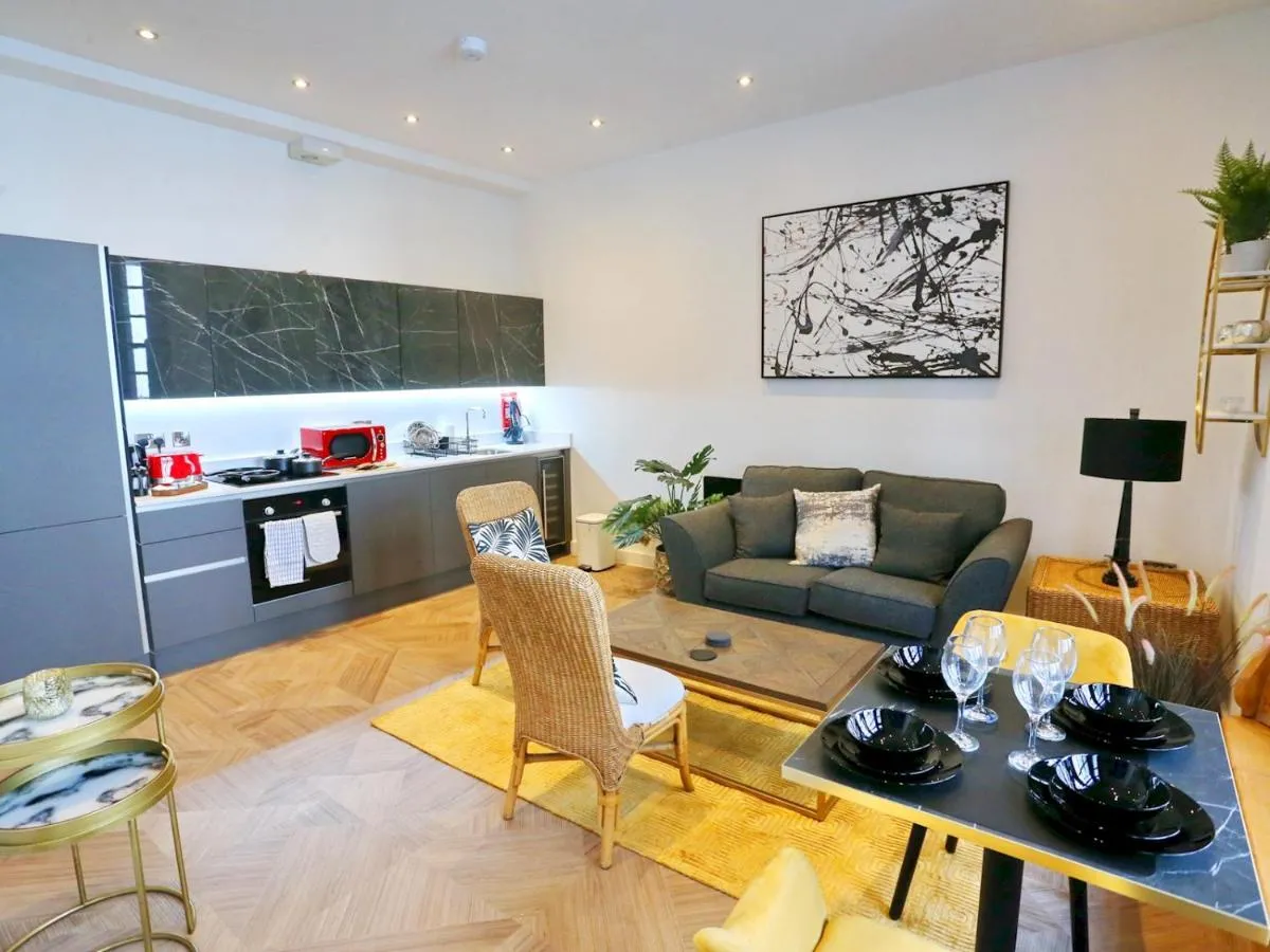 Image 1 of Pass the Keys Beautifully Restored 3 Bed Flat In City Centre