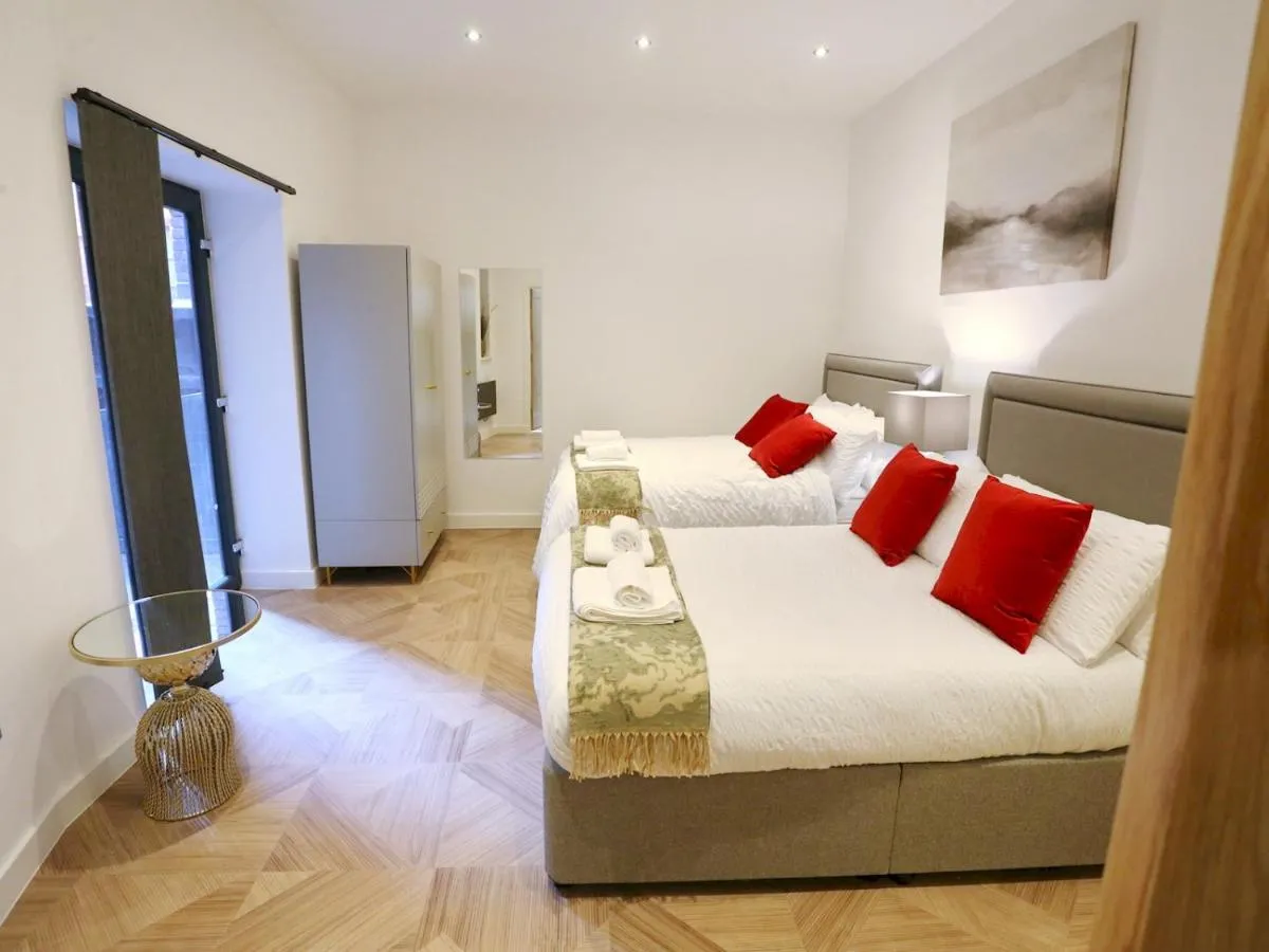 Image 4 of Pass the Keys Beautifully Restored 3 Bed Flat In City Centre