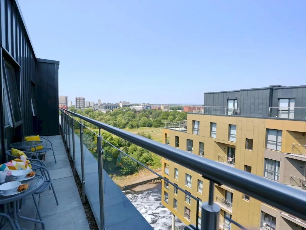 Image of Pass the Keys Free Parking Penthouse WeeklyMonthly Discounts