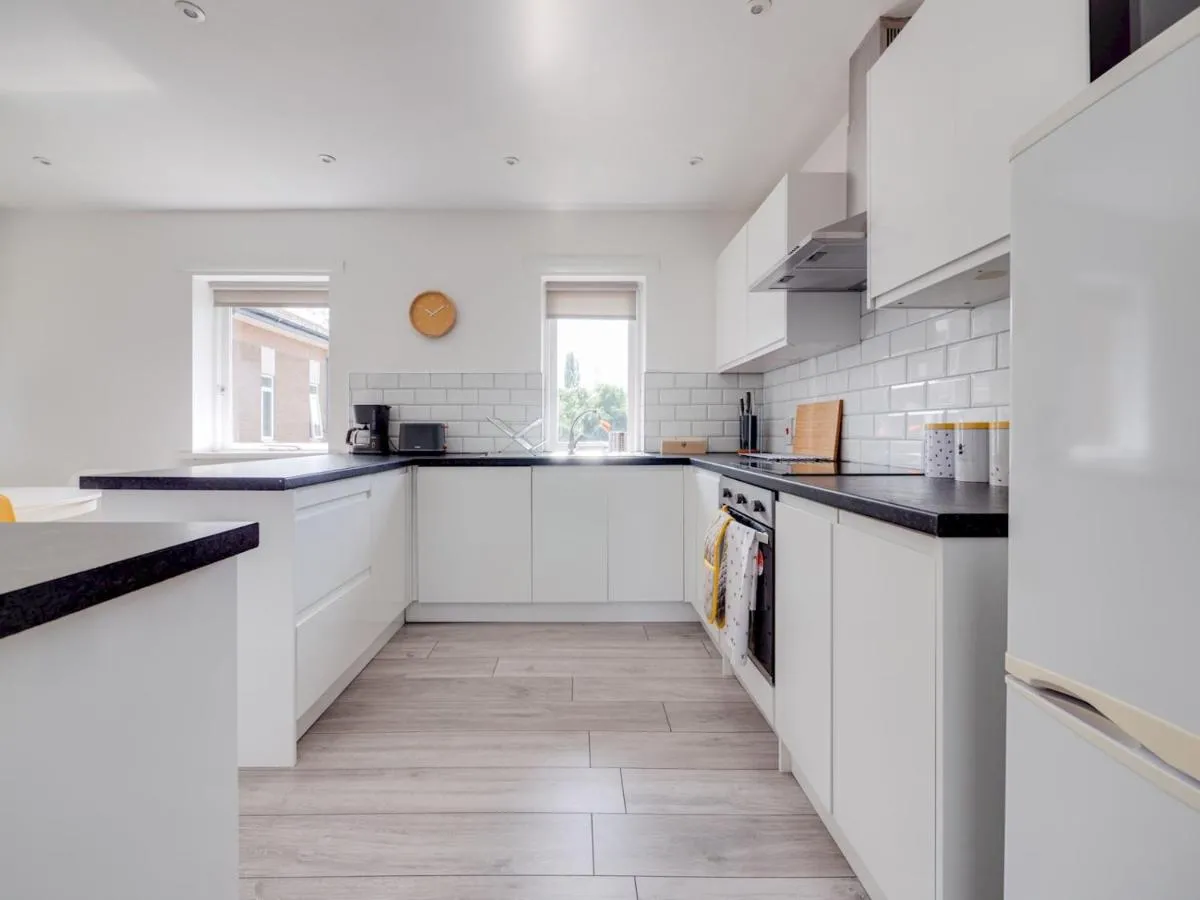 Image 2 of Pass the Keys Lovely 3 Bedroom property golf club and parking
