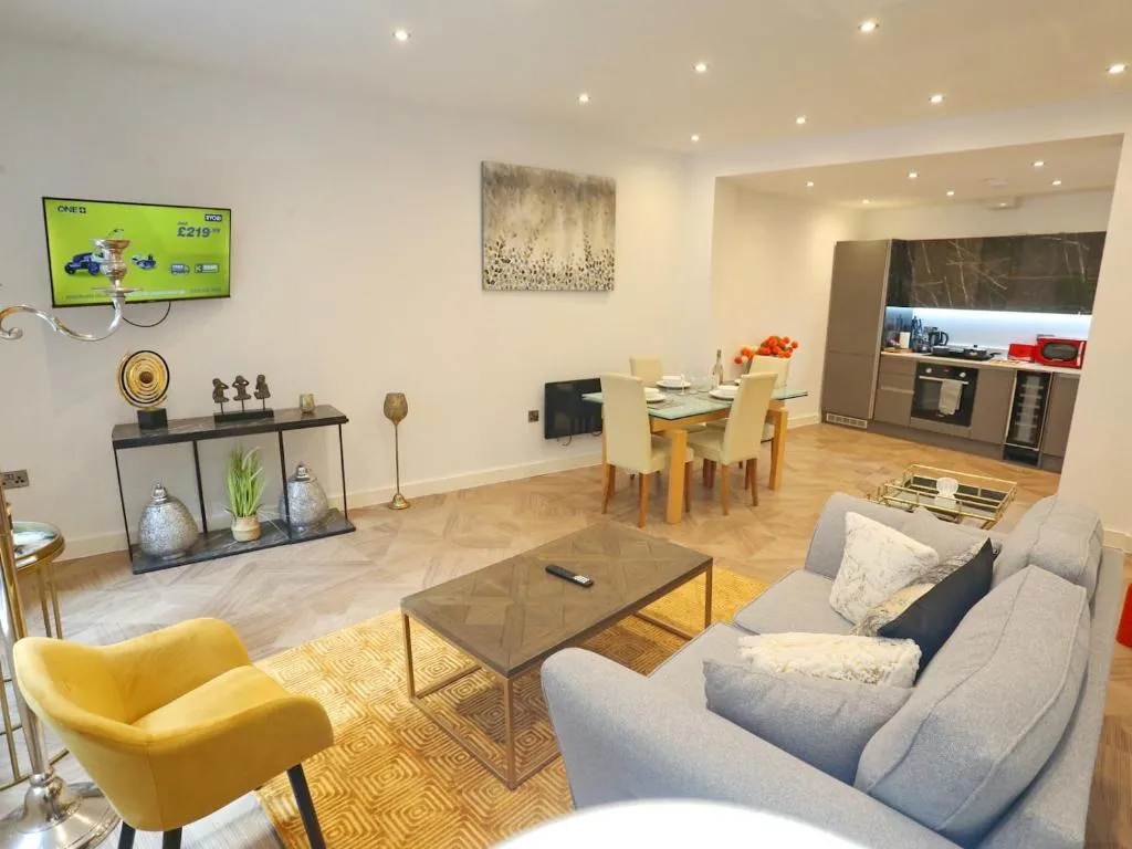 Image of Pass the Keys Mill Conversion Flat Mins from City Bars Shops