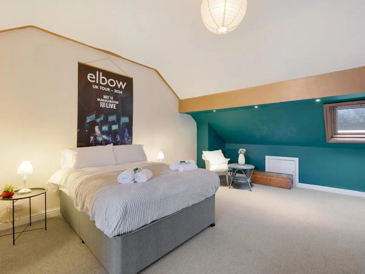 Image 1 of Pass the Keys Spacious 5-Bedroom House in the charming suburb of Fallowfield