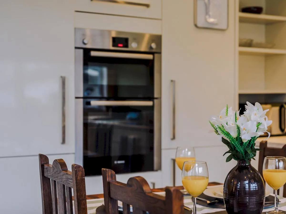 Image 5 of Pass the Keys Spacious 5-Bedroom House in the charming suburb of Fallowfield