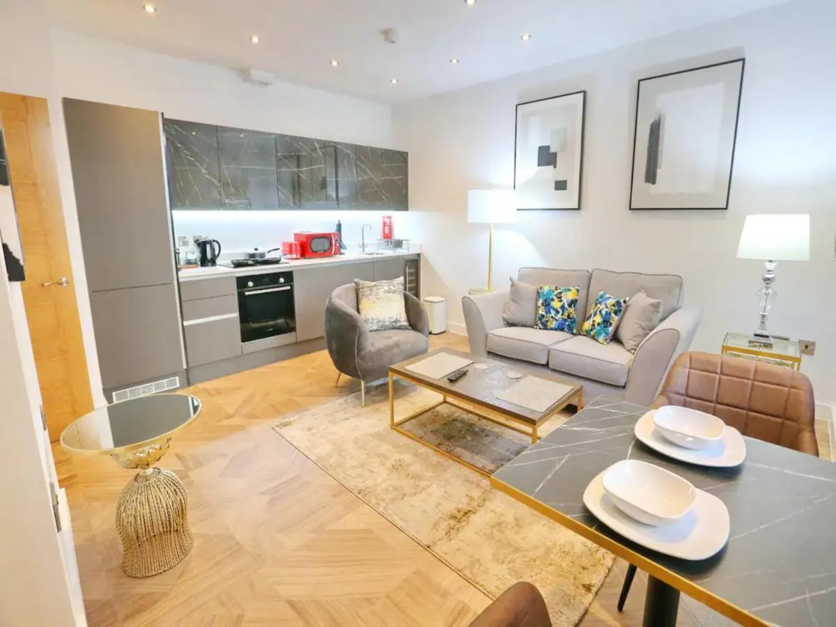 Image 1 of Pass the Keys Stunning King Bed Flat 9 Min Walk From Arndale