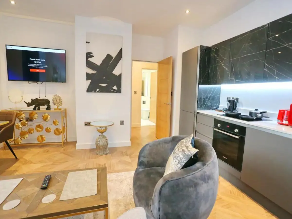 Image 6 of Pass the Keys Stunning King Bed Flat 9 Min Walk From Arndale