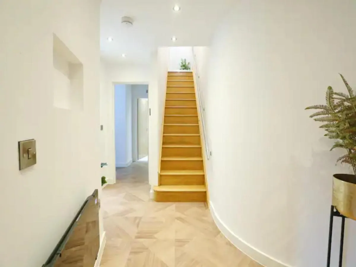Image 2 of Pass the Keys Super King Penthouse Minutes from Arndale Centre