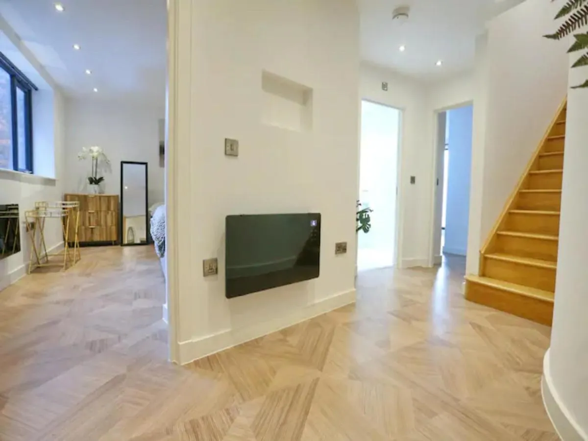 Image 4 of Pass the Keys Super King Penthouse Minutes from Arndale Centre