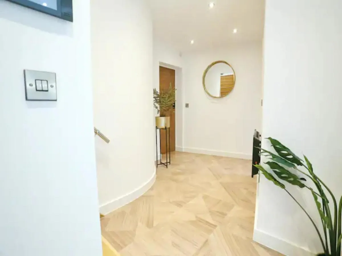 Image 5 of Pass the Keys Super King Penthouse Minutes from Arndale Centre