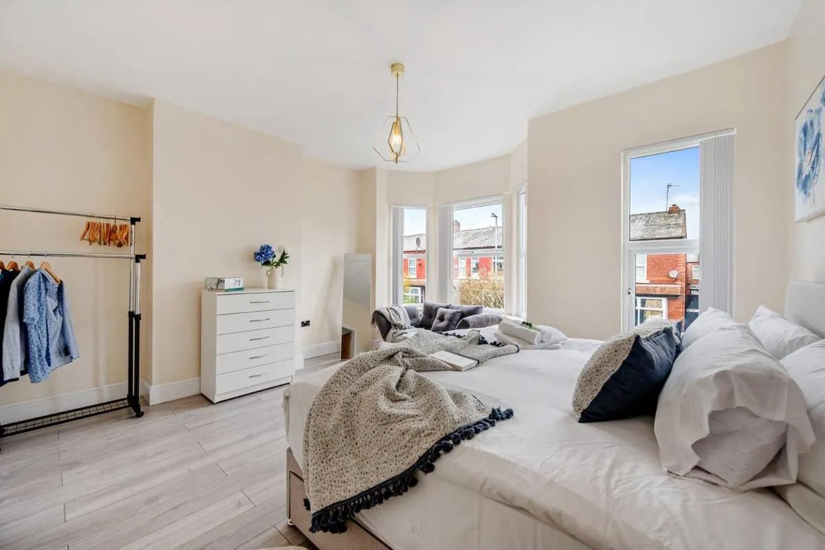 Image 5 of Pass the Keys Urban Oasis – Spacious 4 Bedroom House close to Manchester City