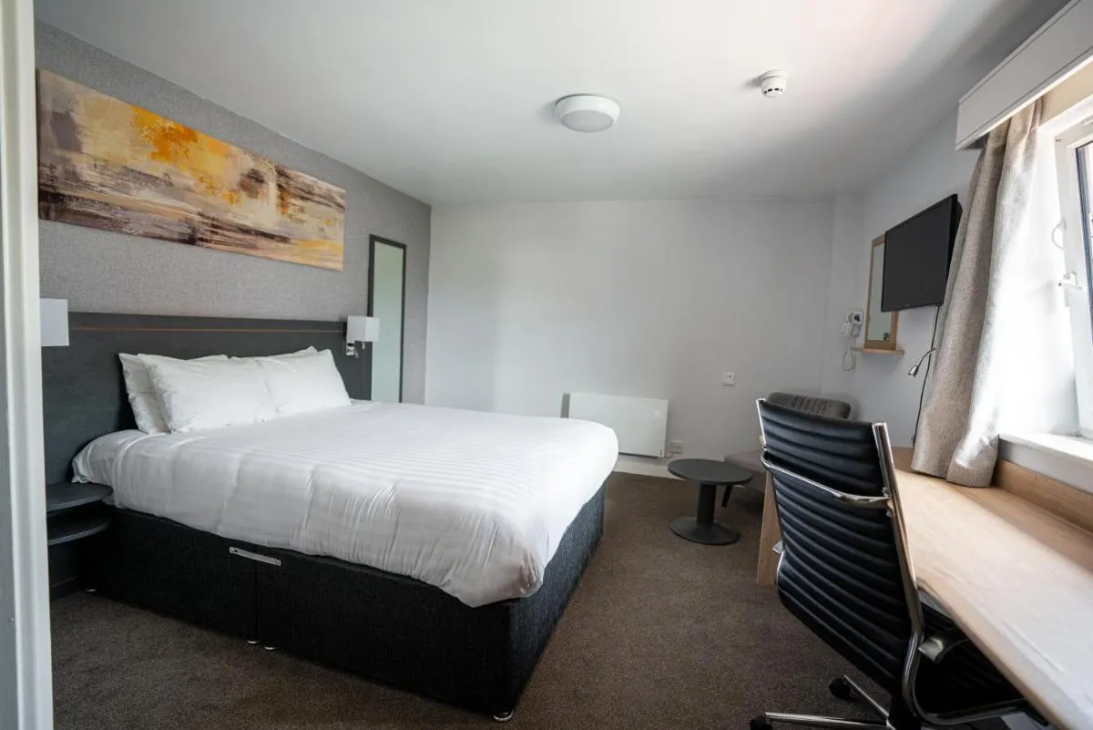 Image 3 of Pendulum Hotel