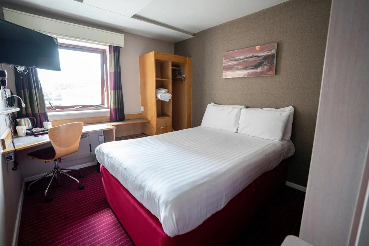 Image 2 of Pendulum Hotel