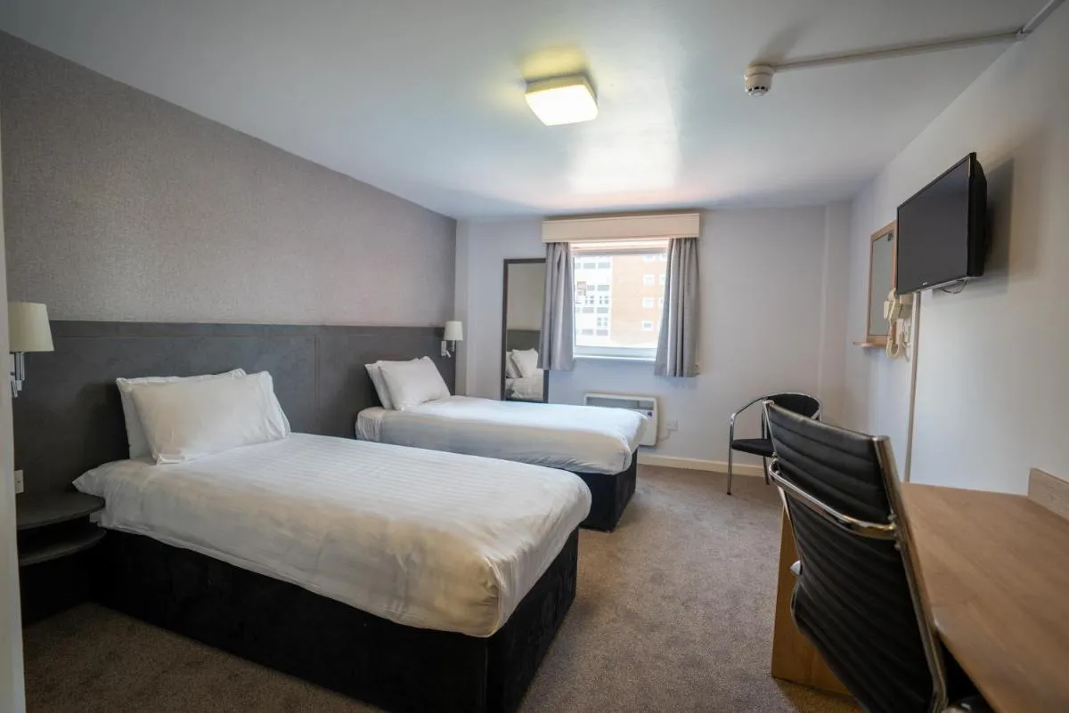 Image 4 of Pendulum Hotel