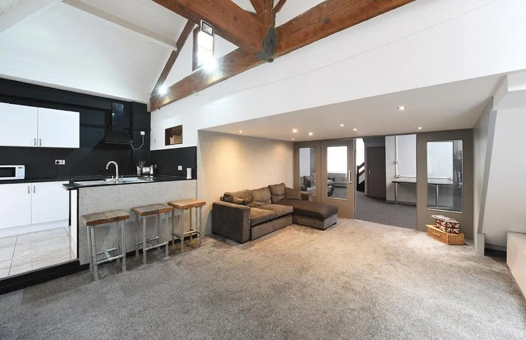 Image of Penthouse Warehouse Slps 18 (61)