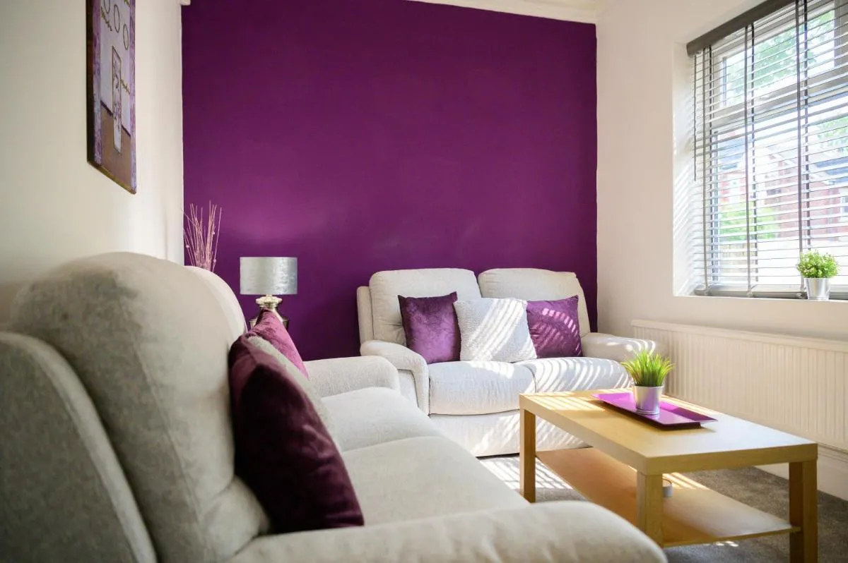 Image 1 of Purple Blossom, cosy 2 bed apartment, near Didsbury, free parking