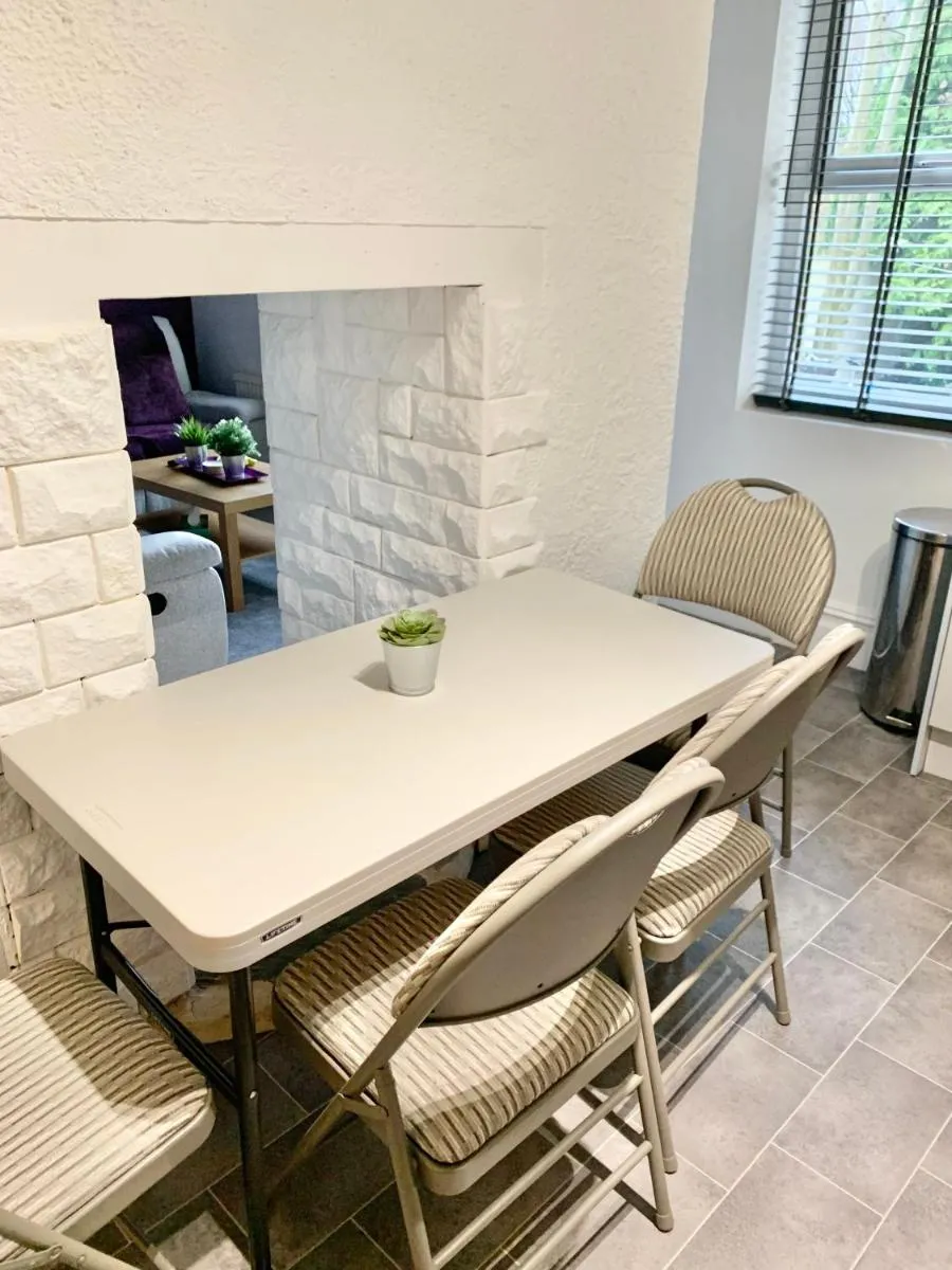 Image 6 of Purple Blossom, cosy 2 bed apartment, near Didsbury, free parking