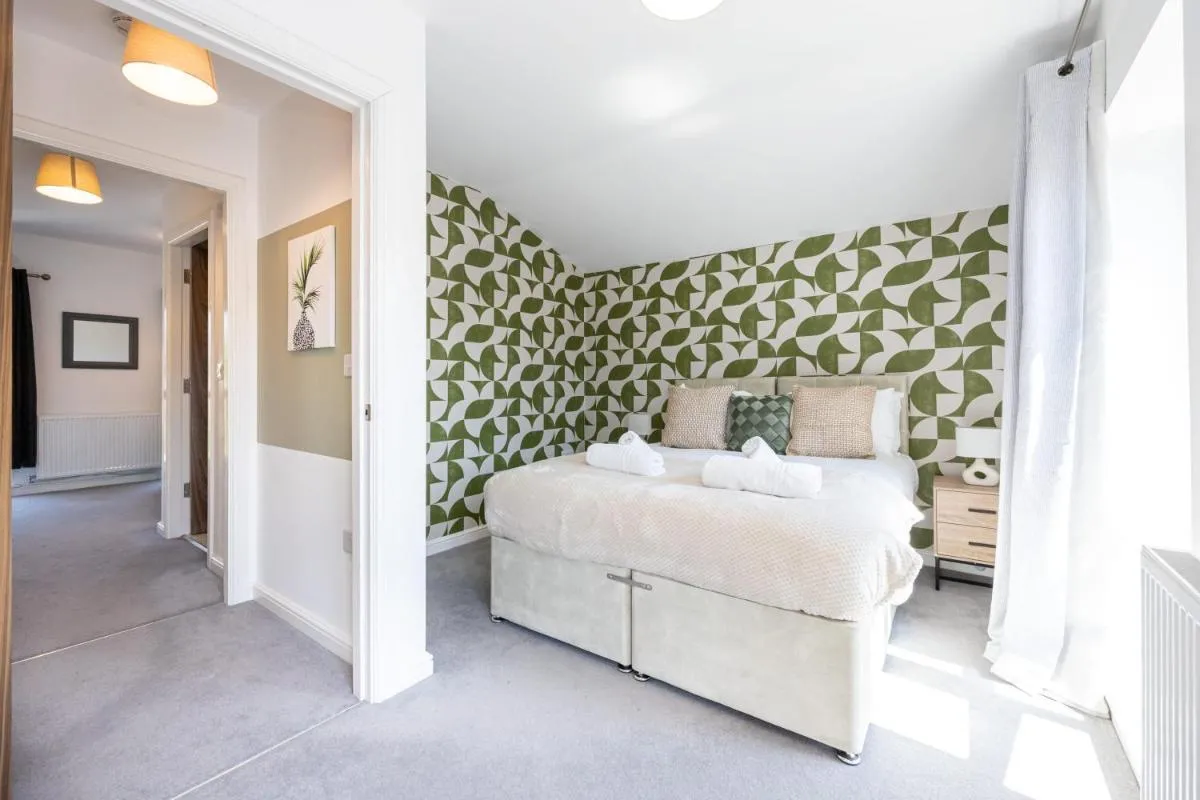 Image 2 of Rest&Recharge at Brookdale House (5 Bedrooms, 15mins to City Centre, Free Parking)