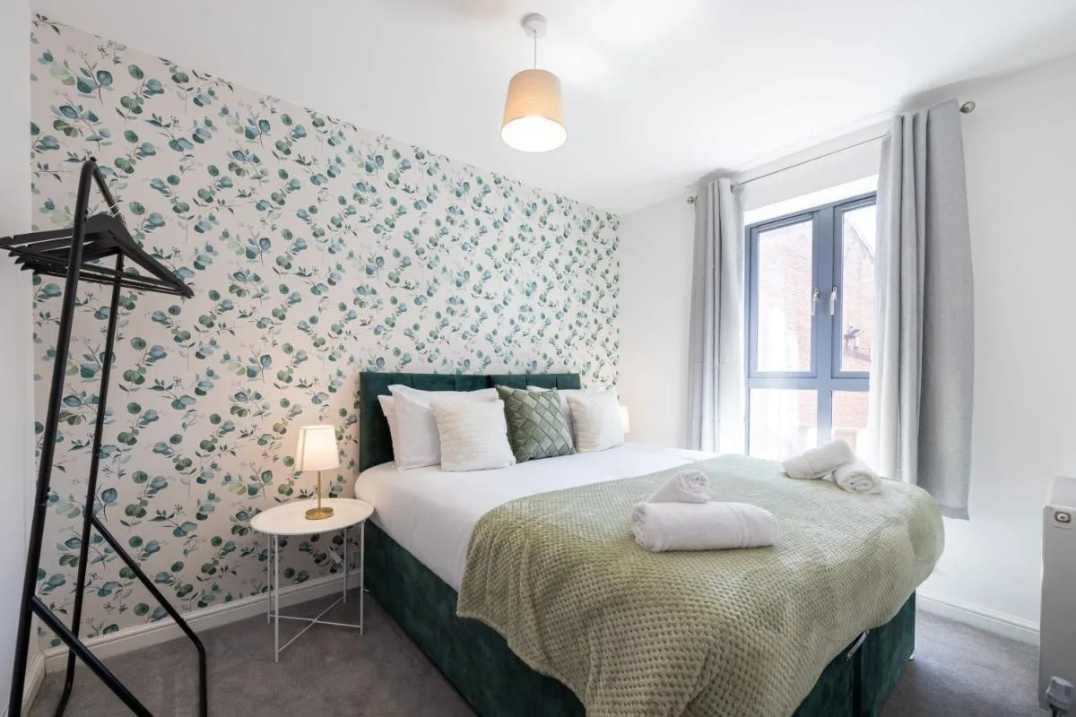 Image 4 of Rest&Recharge at Brookdale House (5 Bedrooms, 15mins to City Centre, Free Parking)