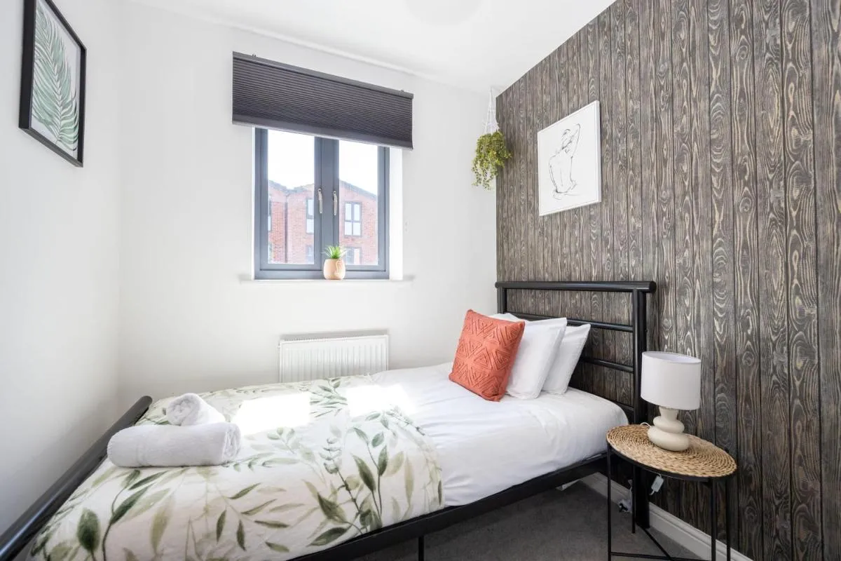 Image 5 of Rest&Recharge at Brookdale House (5 Bedrooms, 15mins to City Centre, Free Parking)