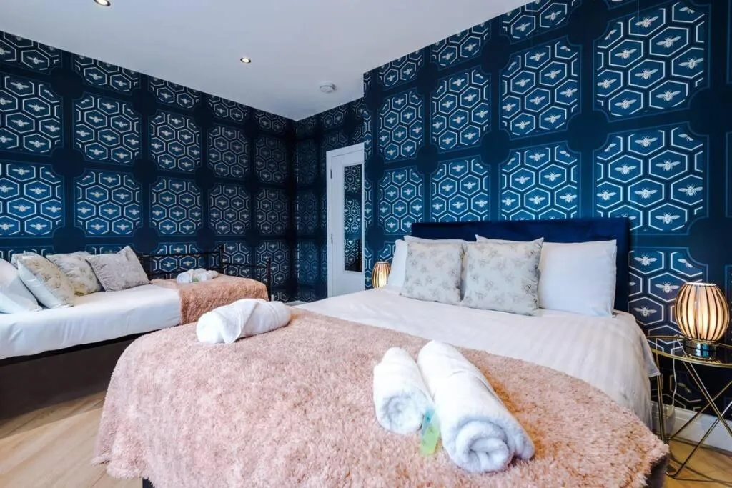 Image 4 of Rest&Recharge at a Luxury Retreat in Manchester – Sleeps 11, 5 Bedrooms, 3 Bathrooms, Free Parking