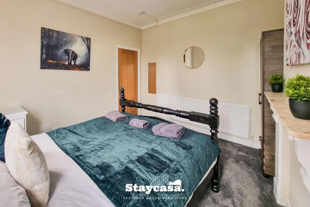 Image 3 of Rustic Ebony Suite With Free Parking