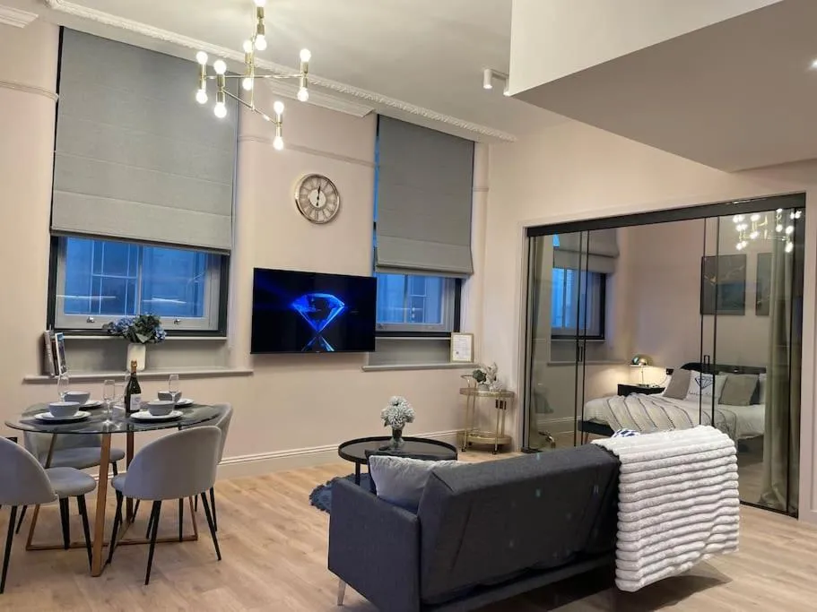 Image 2 of Sleek City Stay