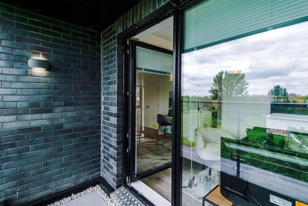 Image 5 of Sleeps 6, Stylish 2 Bedroom Apartment in Old Trafford, Balcony, Smart TVs, Long Term Disc