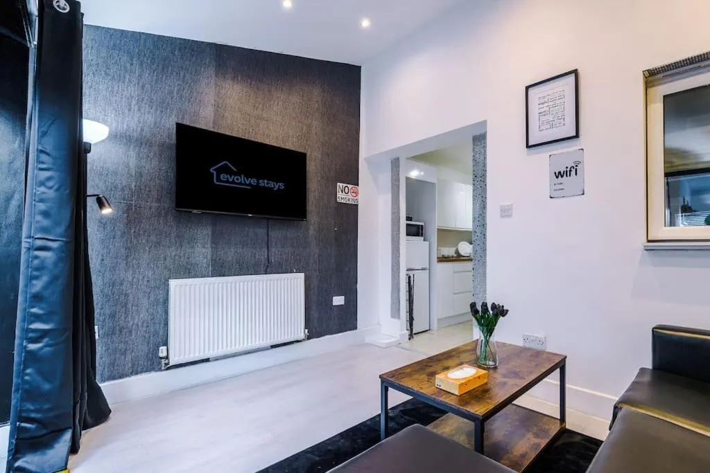 Image 2 of Sleeps 9, Games Room, Perfect For Groups, Driveway, Smart TV, Available For Long Stays