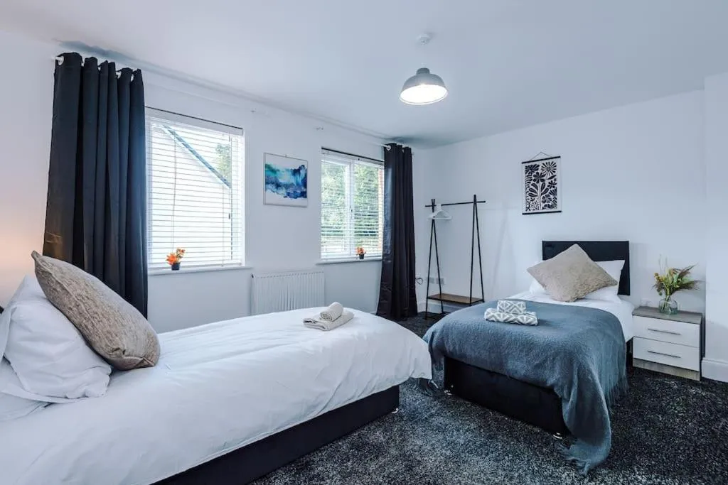 Image 5 of Sleeps 9, Games Room, Perfect For Groups, Driveway, Smart TV, Available For Long Stays