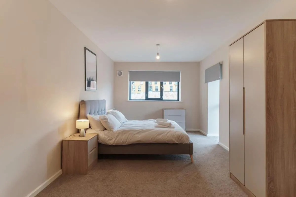 Image 2 of Spacious 2 Bed Apartment in Manchester Centre