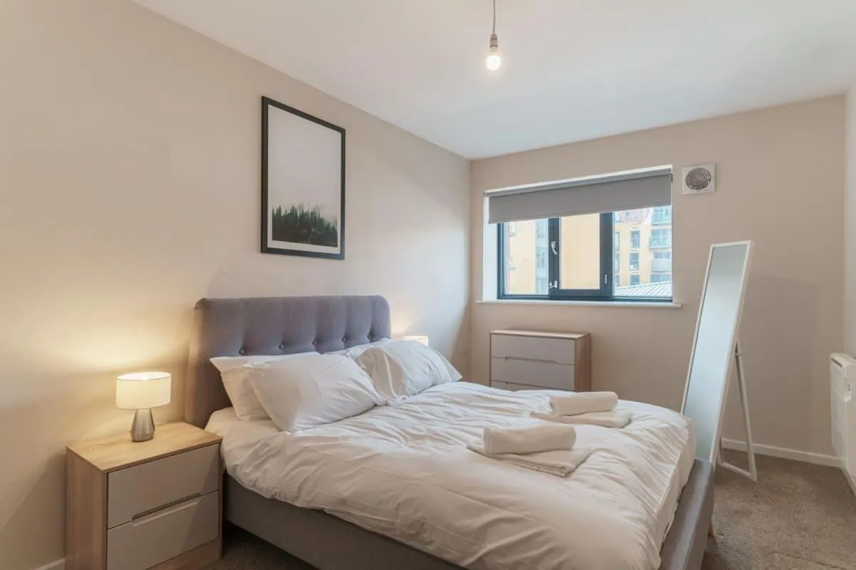 Image 4 of Spacious 2 Bed Apartment in Manchester Centre
