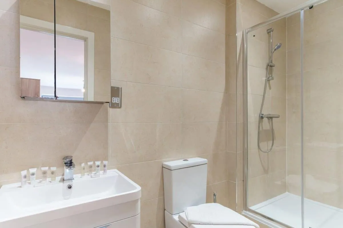 Image 6 of Spacious 2 Bed Apartment in Manchester Centre