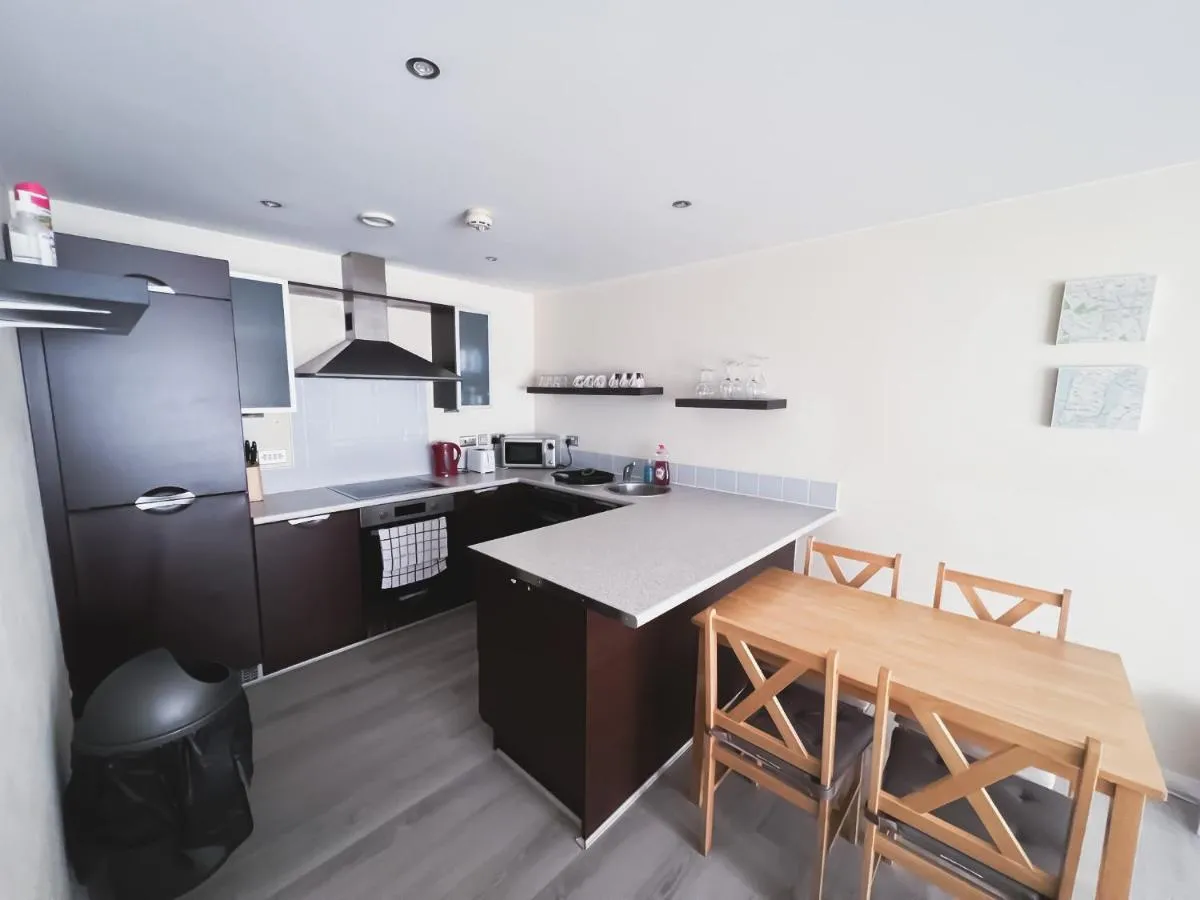 Image 2 of Spacious 2 Bed Flat, Free Parking, Close to town